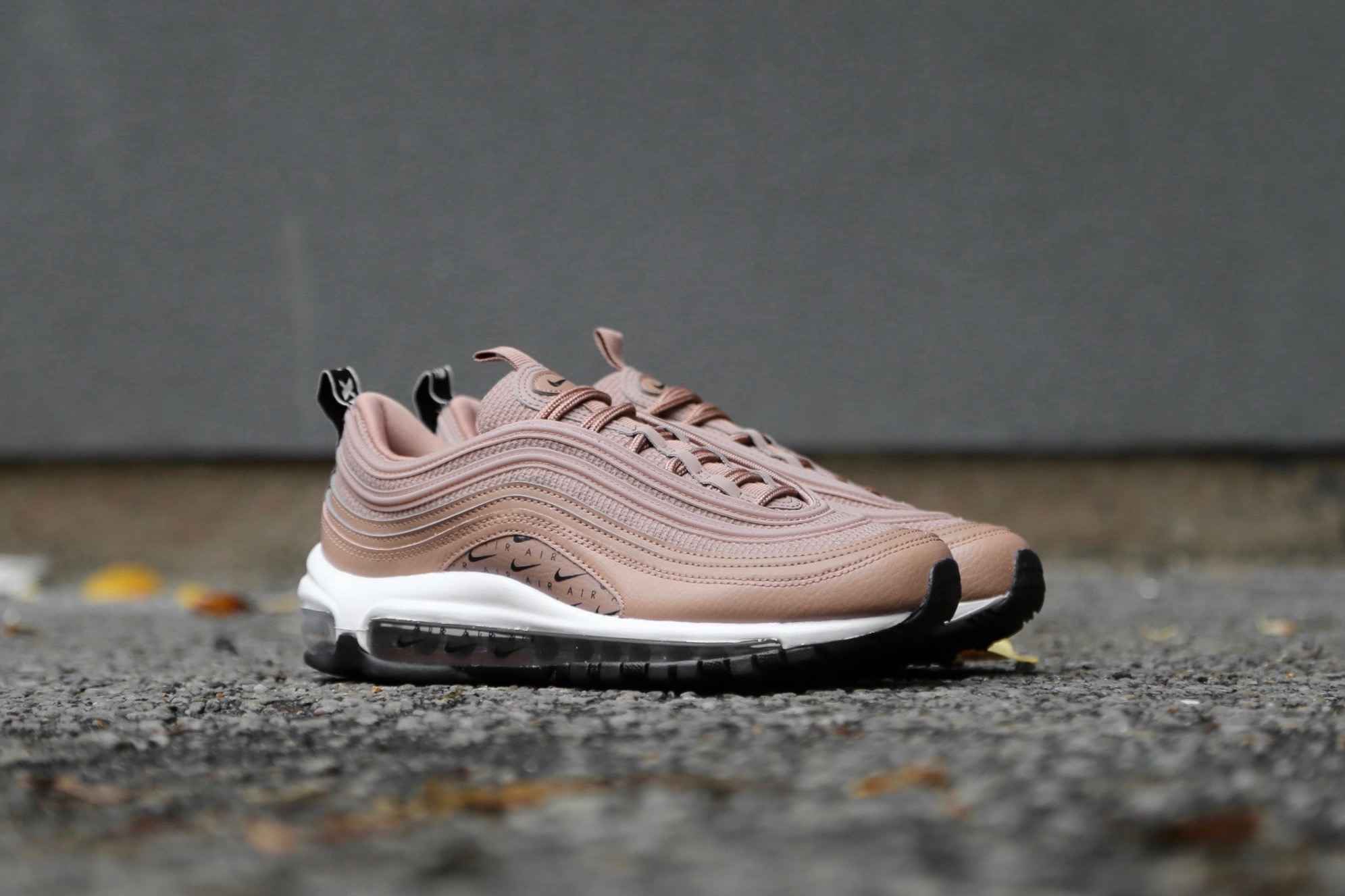 nombre Vástago Pensamiento Nike W Air Max 97 LX Overbranded – Desert Dust / Black / White – STASP